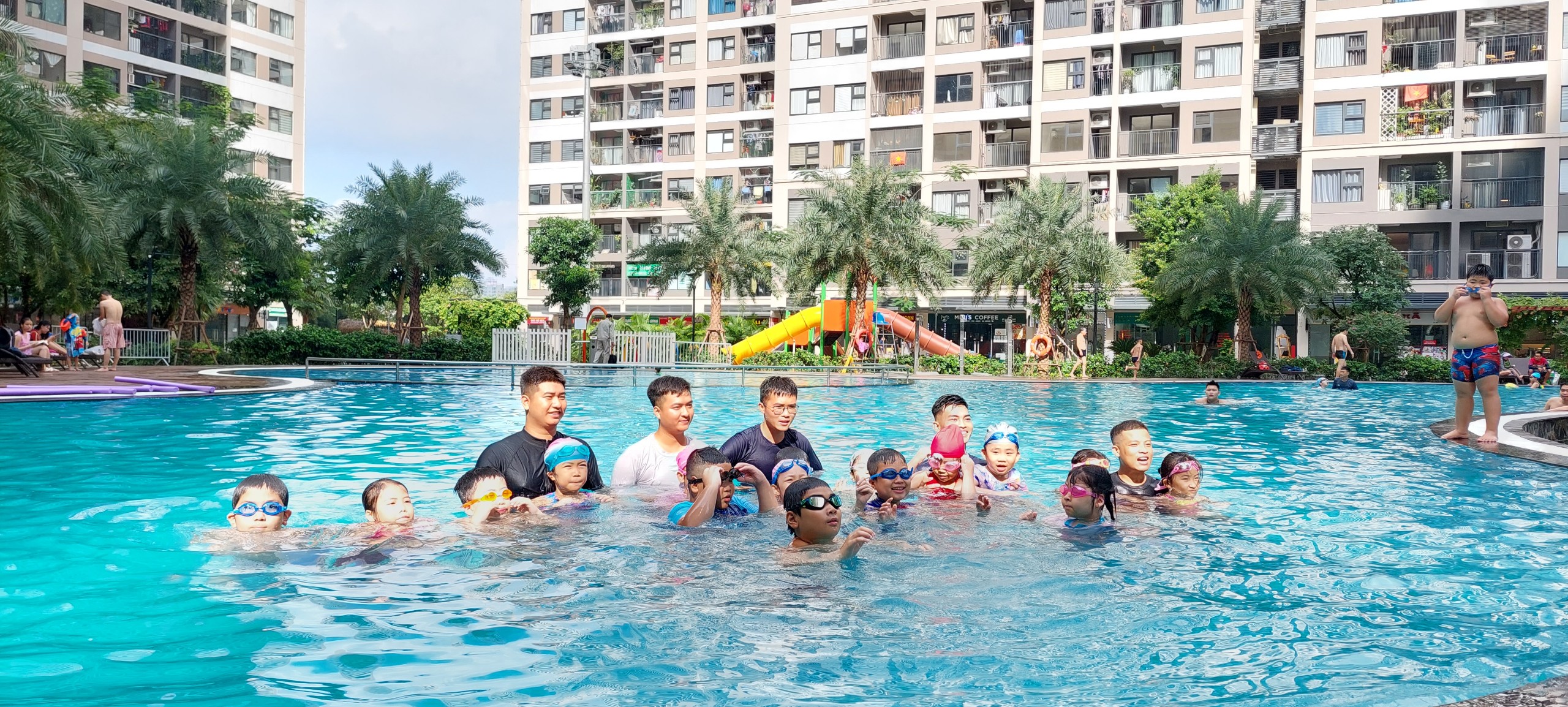 Lớp học bơi tại Hà Nội